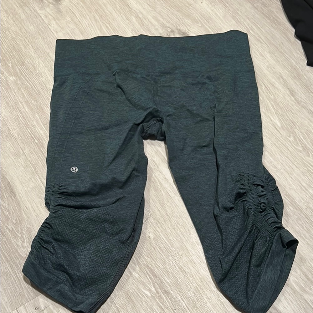 lululemon athletica Women's Dark Green Cropped Leggings